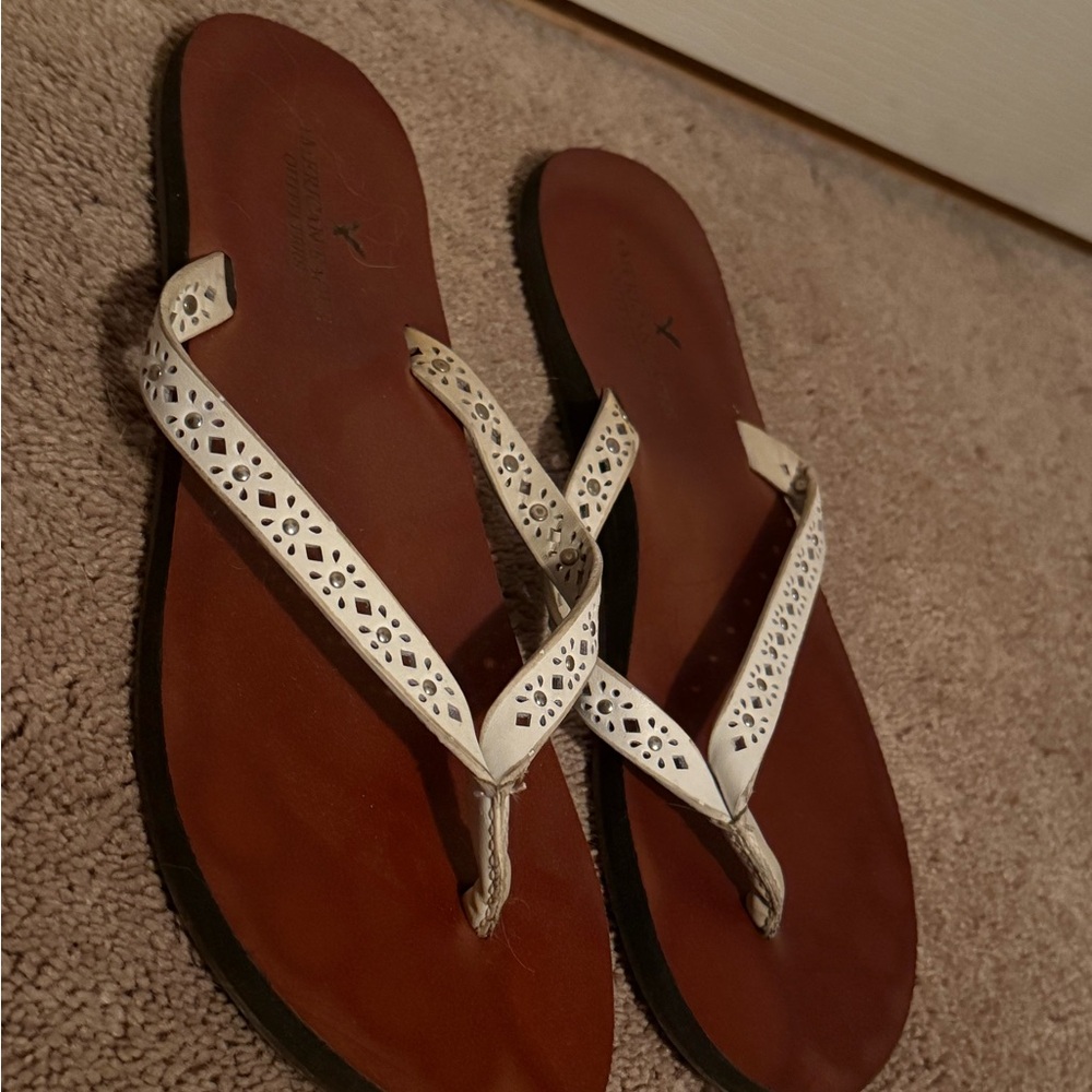 America Eagle Women's White Flip Flops